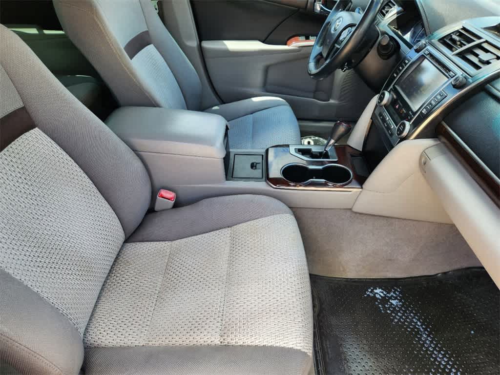 2014 Toyota Camry XLE 12