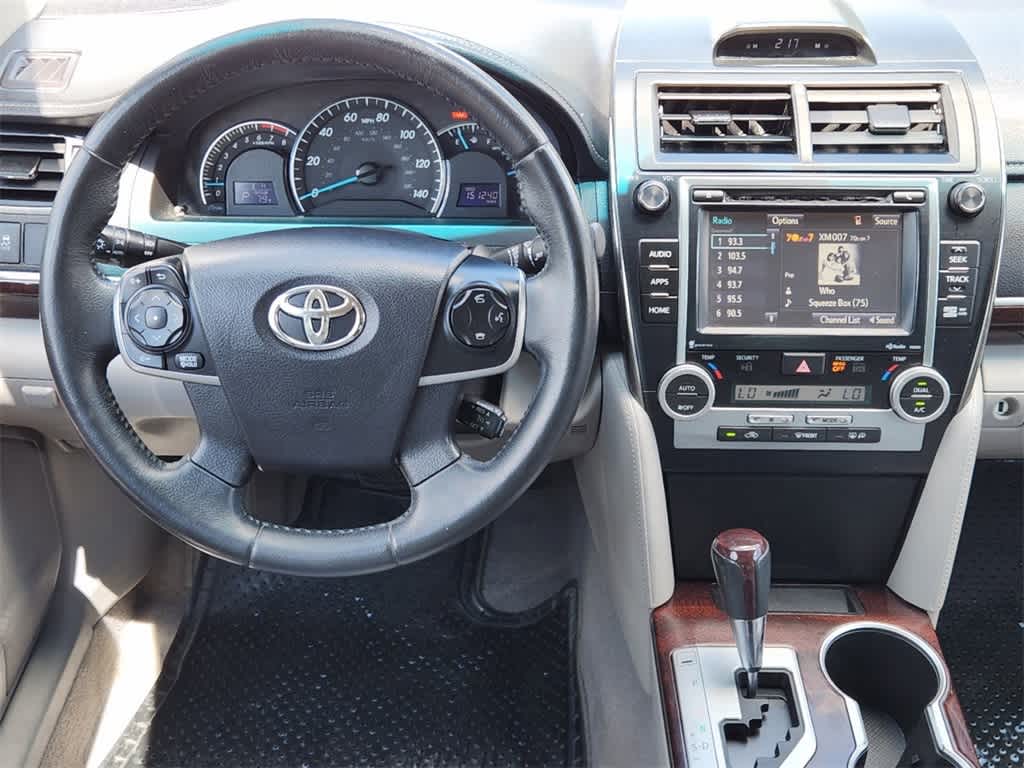 2014 Toyota Camry XLE 26