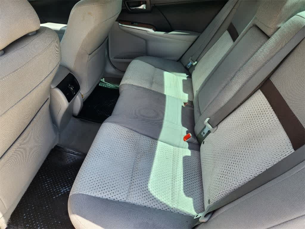 2014 Toyota Camry XLE 29