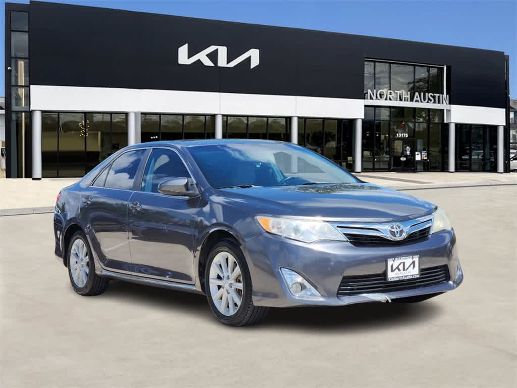 2014 Toyota Camry XLE 3