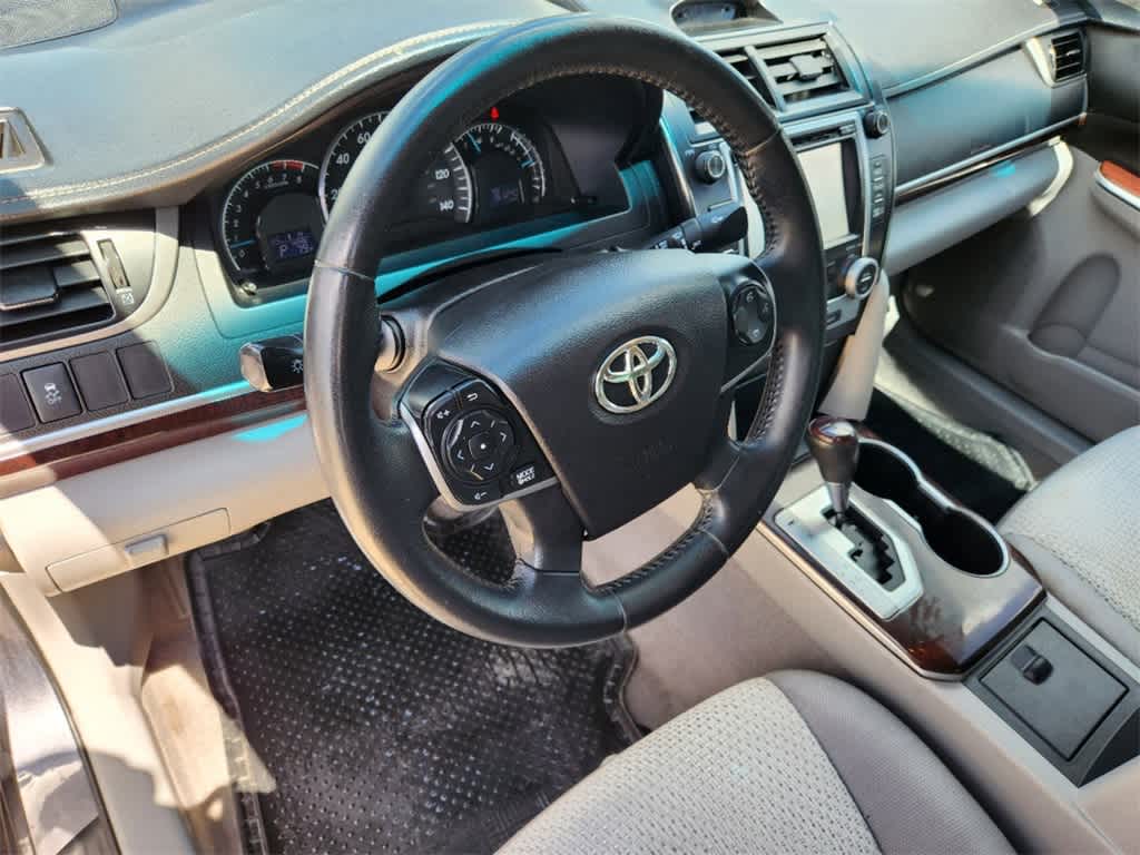 2014 Toyota Camry XLE 2