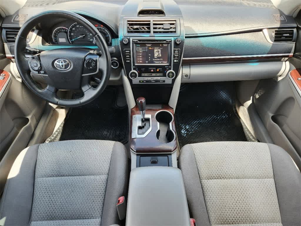 2014 Toyota Camry XLE 25