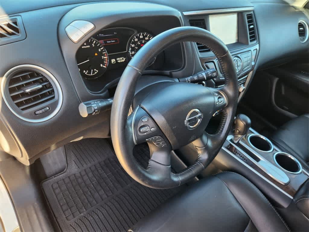 2013 Nissan Pathfinder Platinum 2