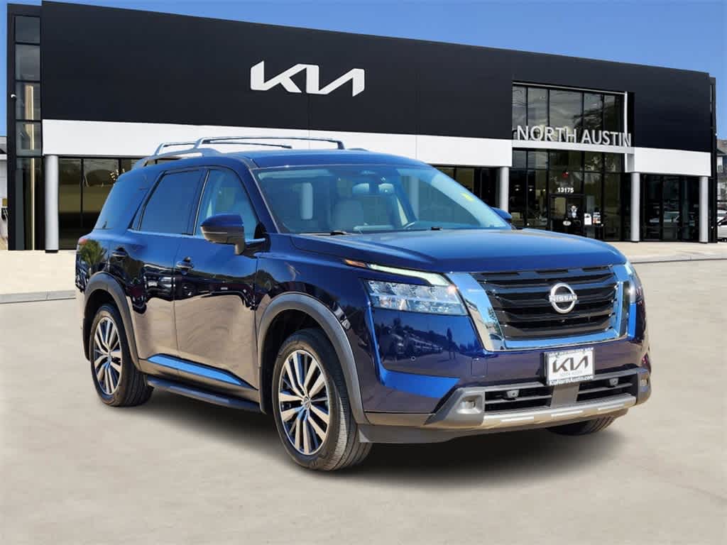 2022 Nissan Pathfinder Platinum 3