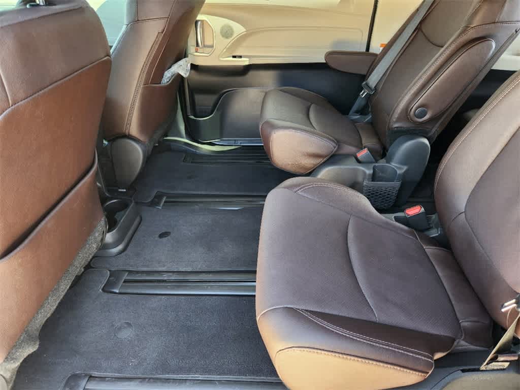 2024 Toyota Sienna Platinum 28