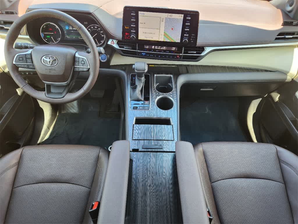 2024 Toyota Sienna Platinum 24