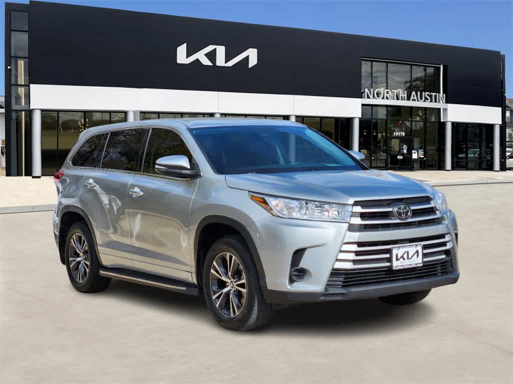 2017 Toyota Highlander LE 3