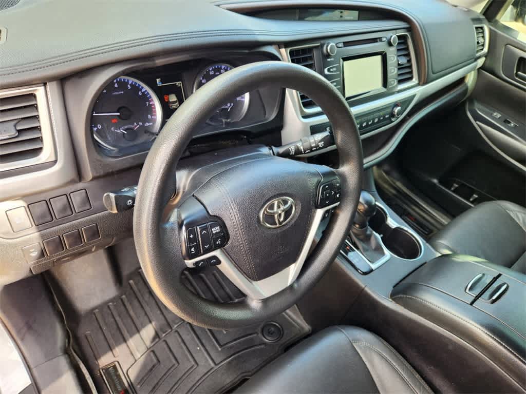 2017 Toyota Highlander LE 2