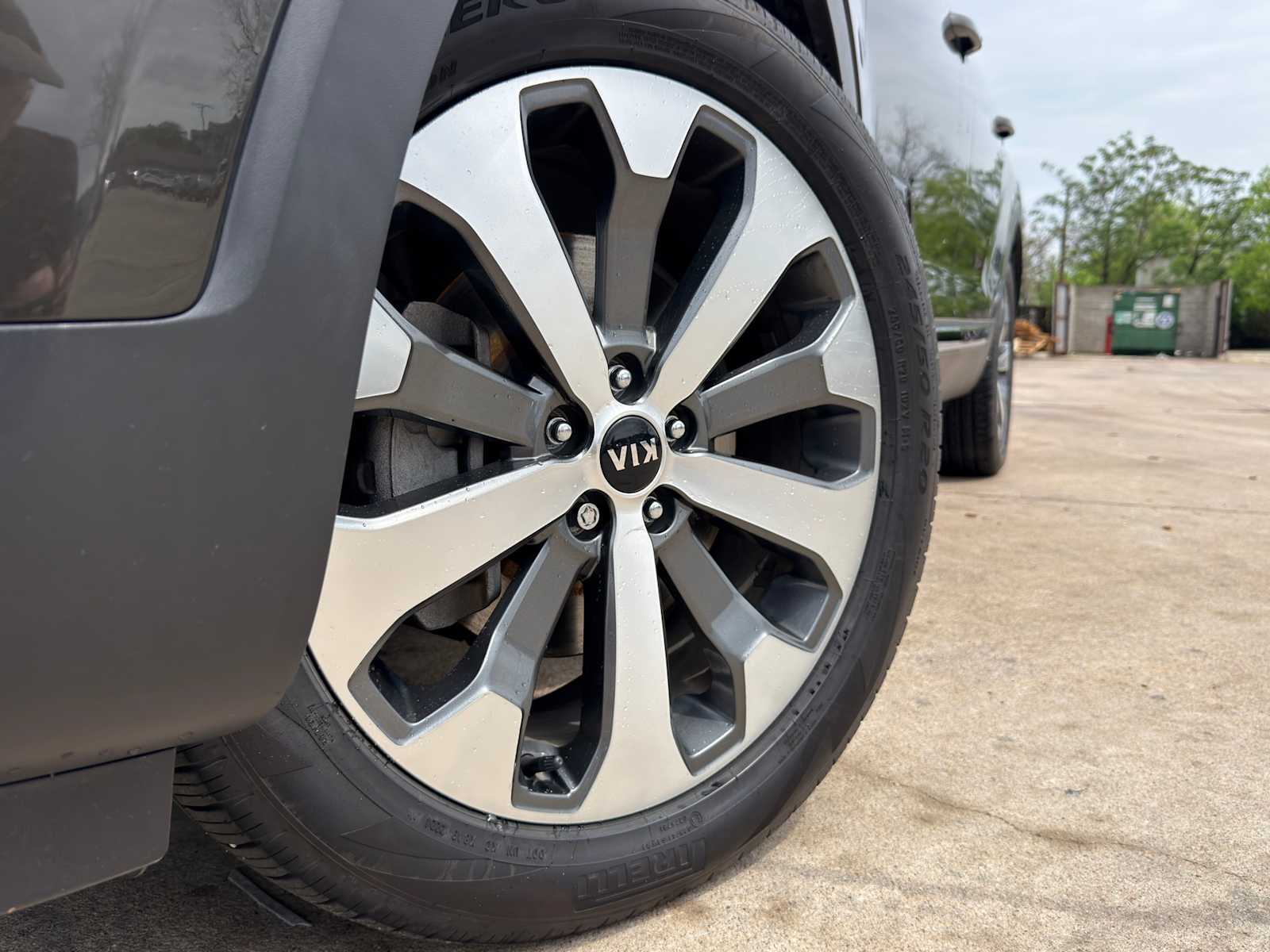 View vehicle photo 4