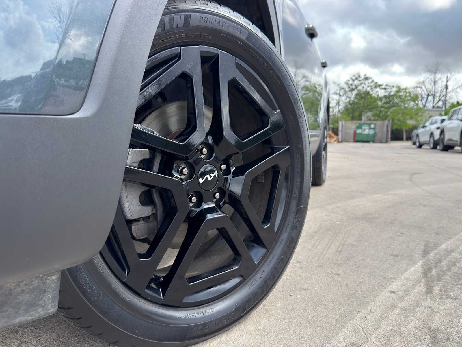 View vehicle photo 6