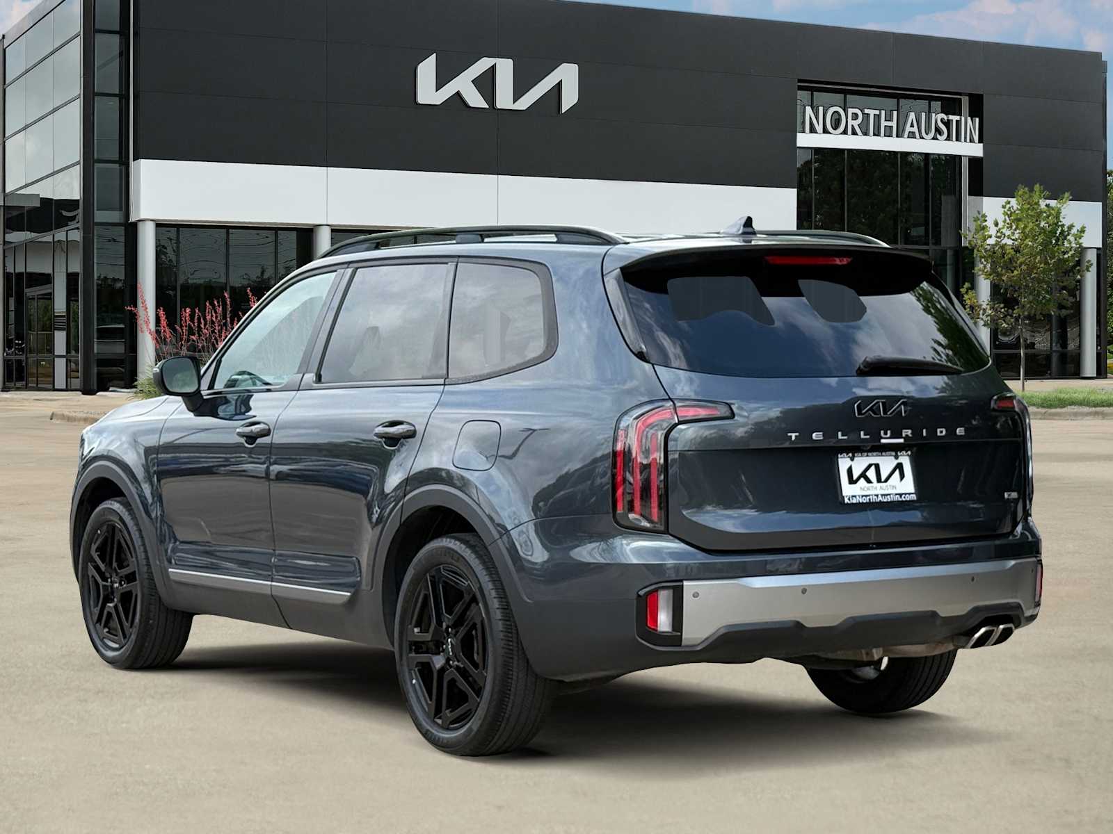 View vehicle photo 7