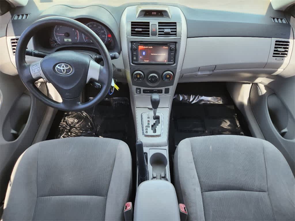 2013 Toyota Corolla LE 23