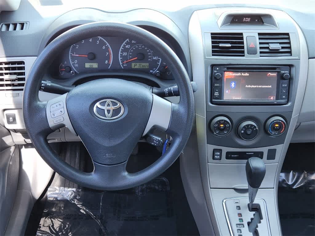 2013 Toyota Corolla LE 24