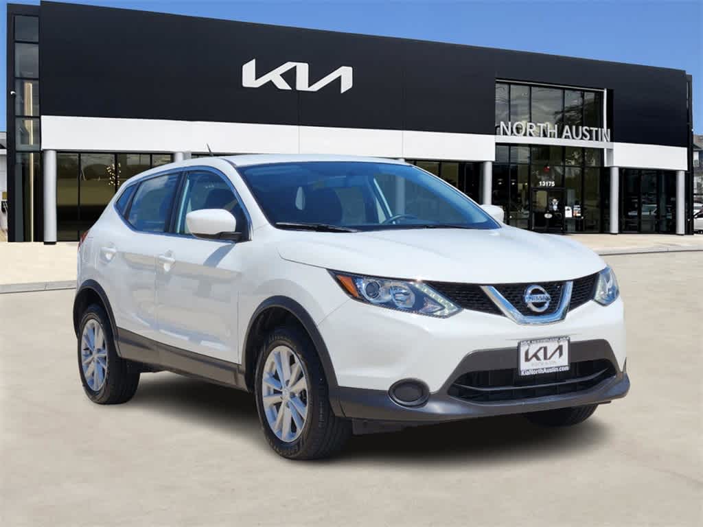 2017 Nissan Rogue Sport S 3