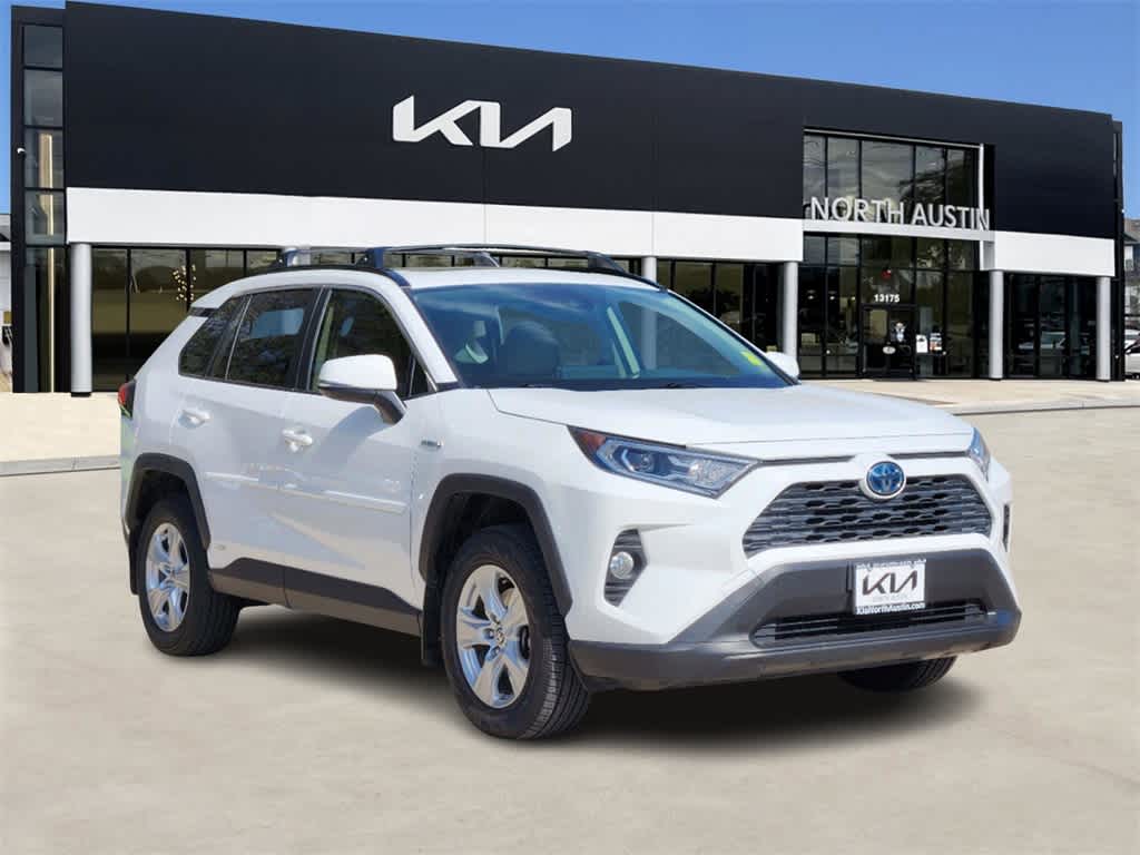 2020 Toyota RAV4 Hybrid XLE 3