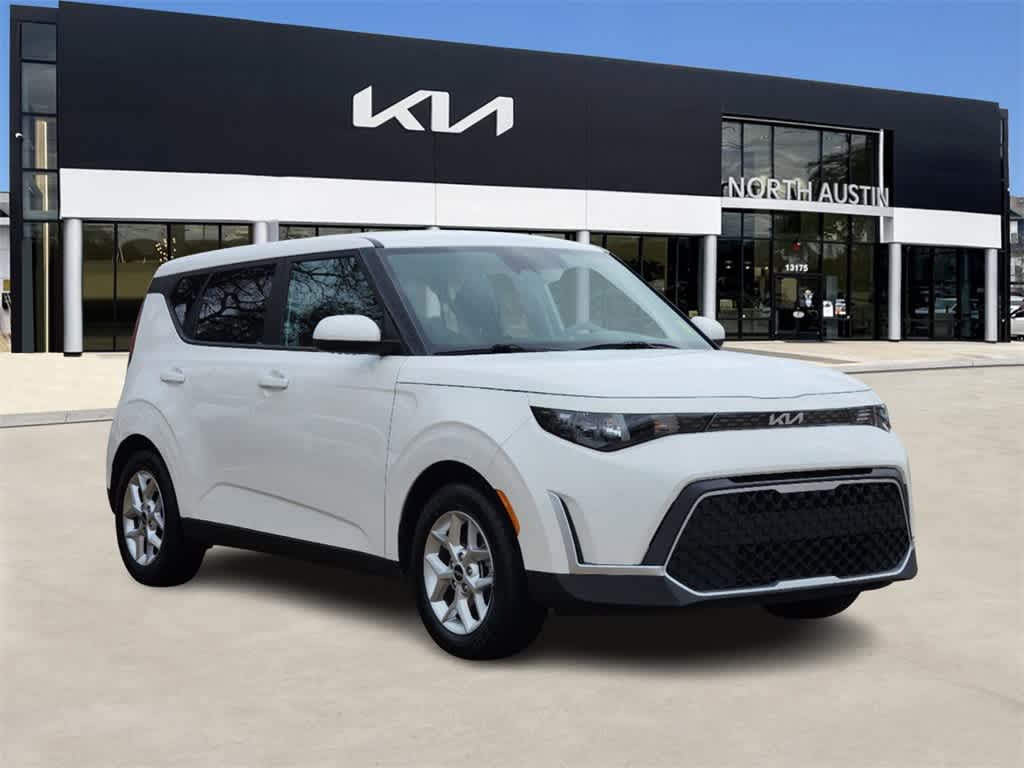 2023 Kia Soul LX 3