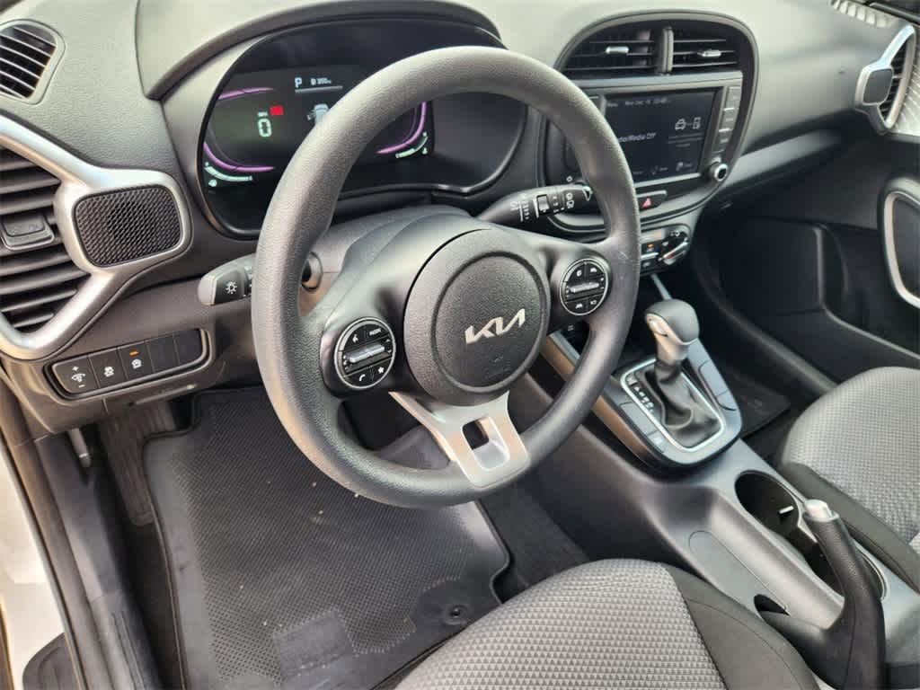 2023 Kia Soul LX 2