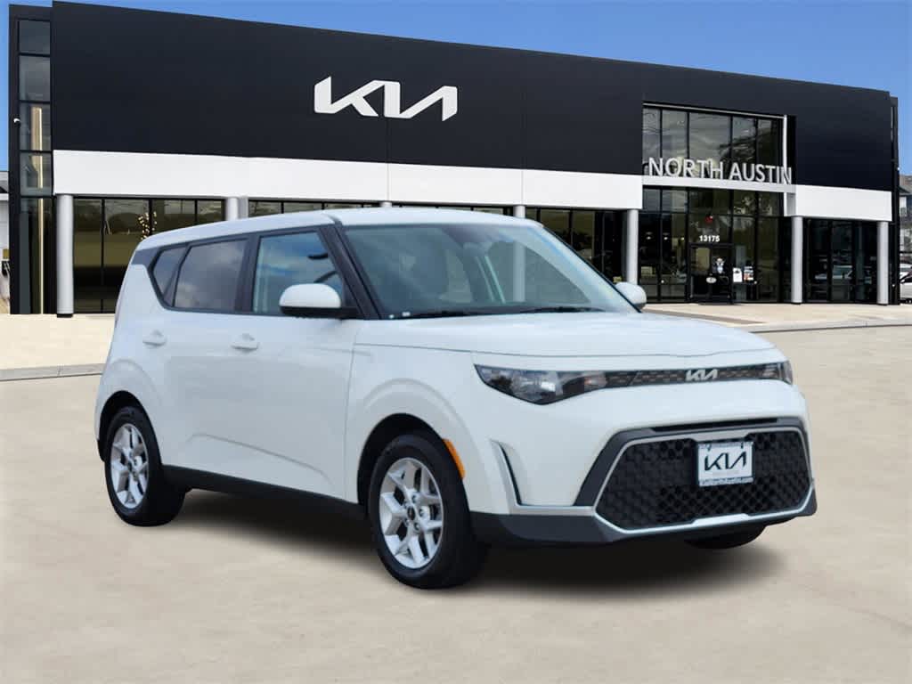 2023 Kia Soul LX 3