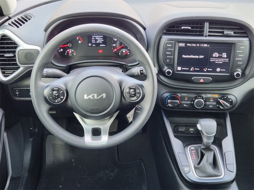 2022 Kia Soul LX 24