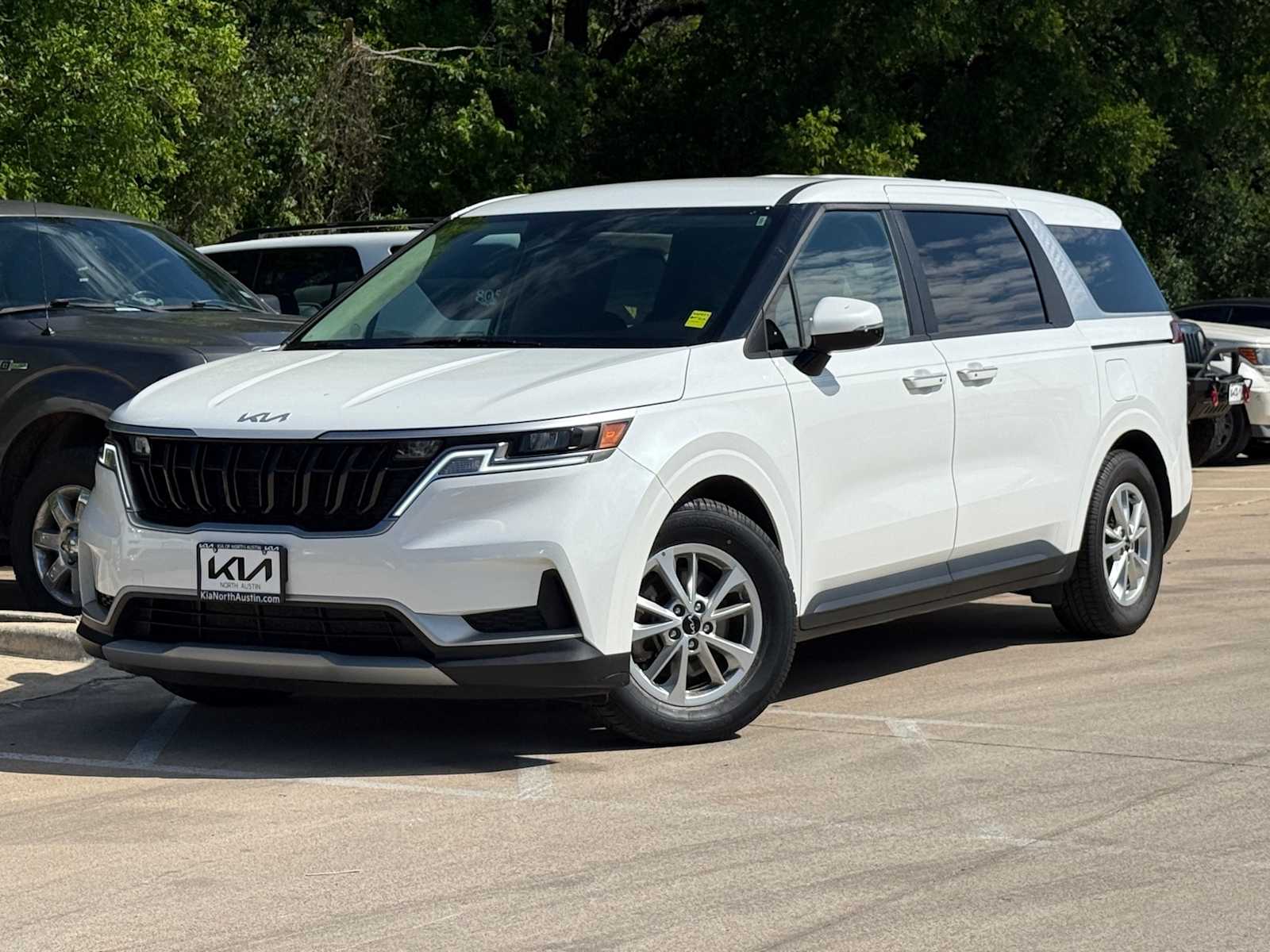 Snow White Pearl 2024 Kia Carnival LX FWD Minivan Front-Wheel Drive 8-Speed Automatic