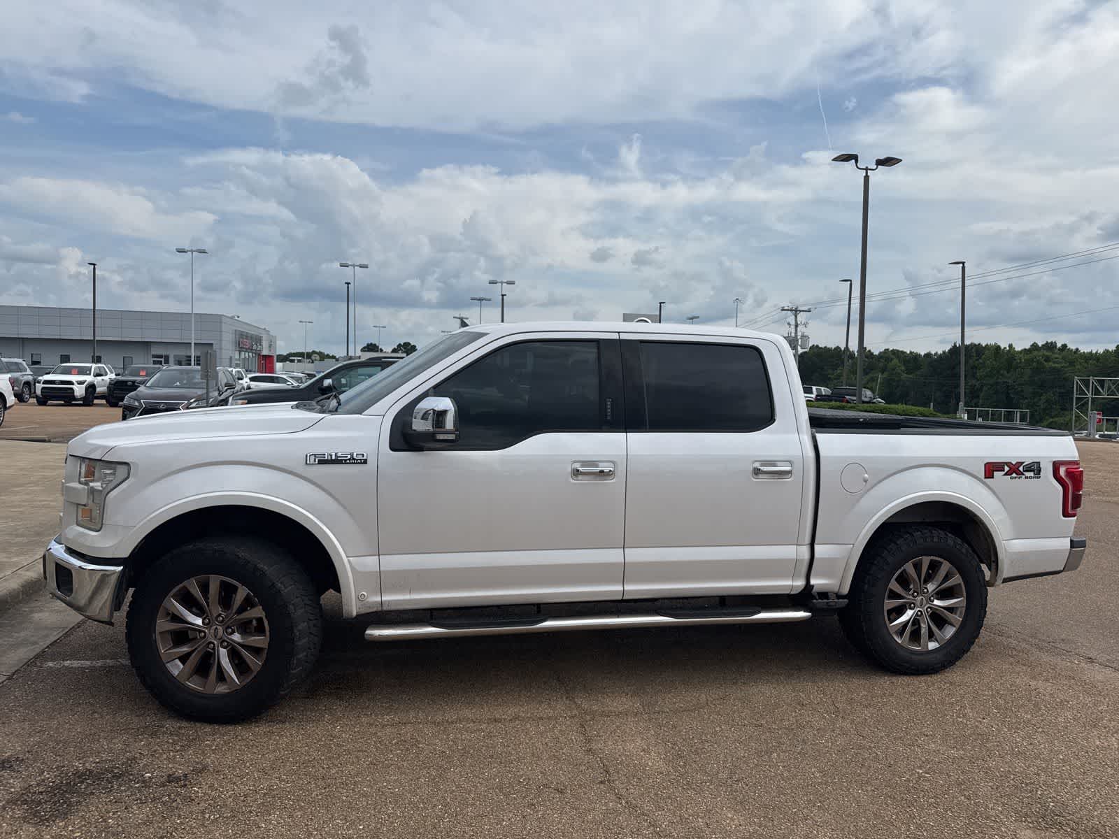 White Platinum Metallic Tri-Coat 2015 Ford F-150 Lariat SuperCrew 4WD Pickup Truck Four-Wheel Drive 6-Speed Automatic