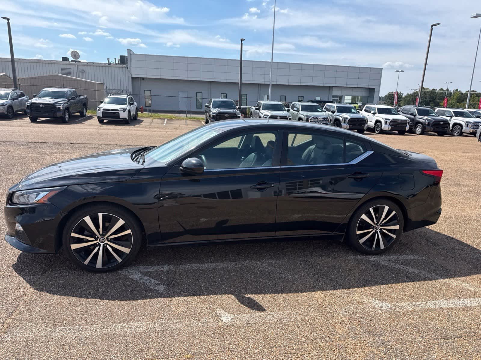 Super Black 2020 Nissan Altima Sedan Front-Wheel Drive Continuously Variable Transmission