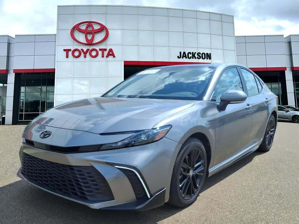 2025 Toyota Camry SE FWD