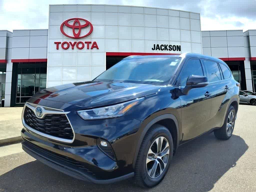 Midnight Black Metallic 2020 Toyota Highlander Hybrid XLE FWD SUV / Crossover Front-Wheel Drive Continuously Variable Transmission