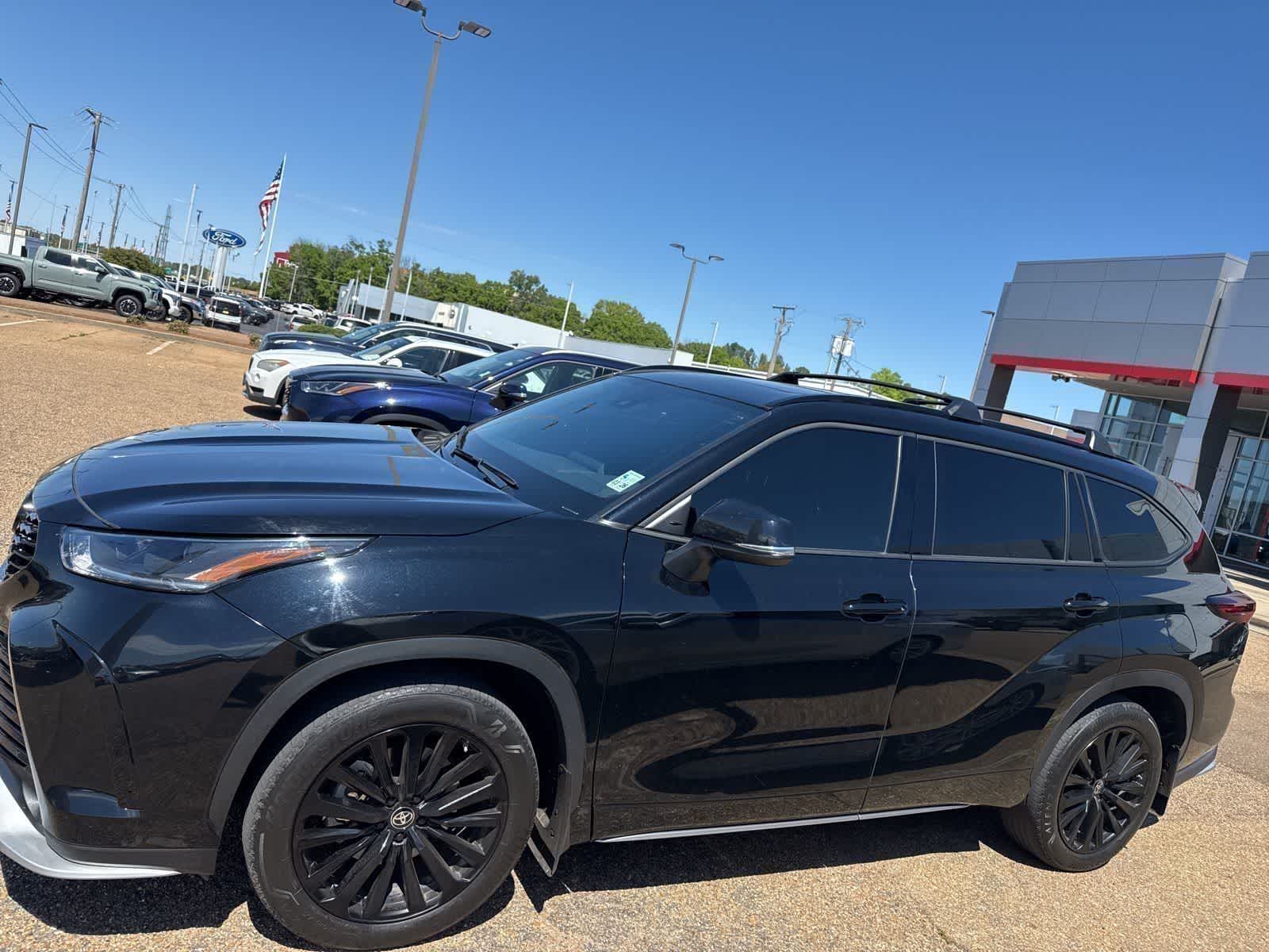 Midnight Black Metallic 2024 Toyota Highlander LE FWD SUV / Crossover Front-Wheel Drive 8-Speed Automatic