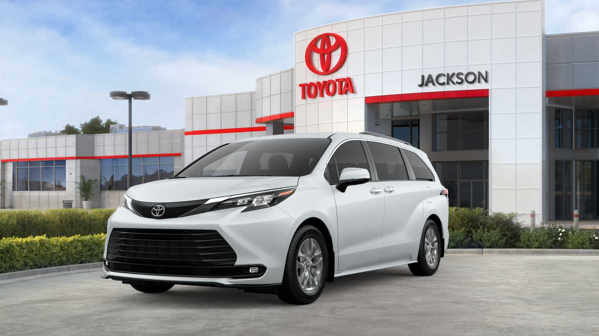 White (Wind Chill Pearl) 2026 Toyota Sienna Minivan Front-Wheel Drive Continuously Variable Transmission