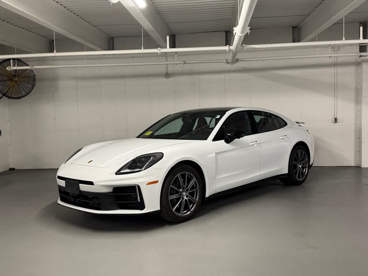 2024 Porsche Panamera Base's photo