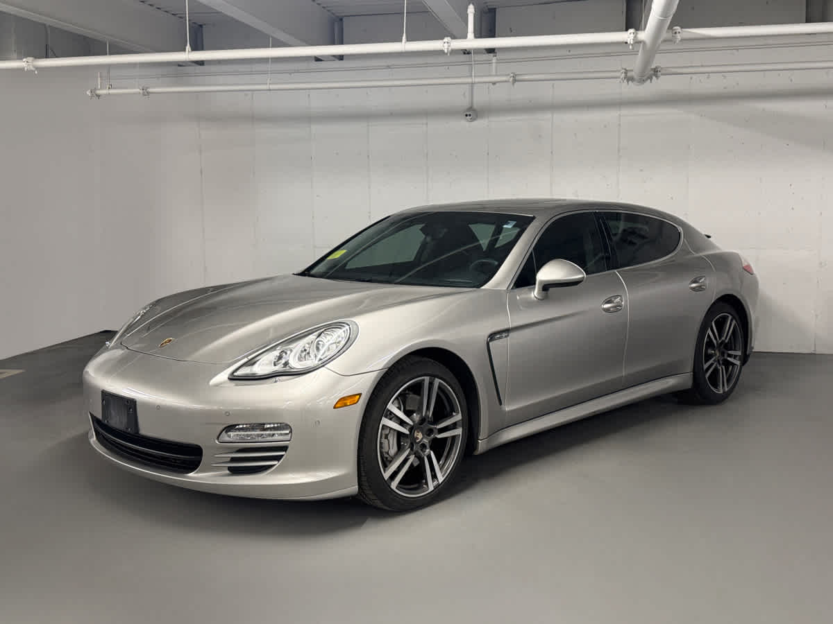 2012 Porsche Panamera 4S's photo