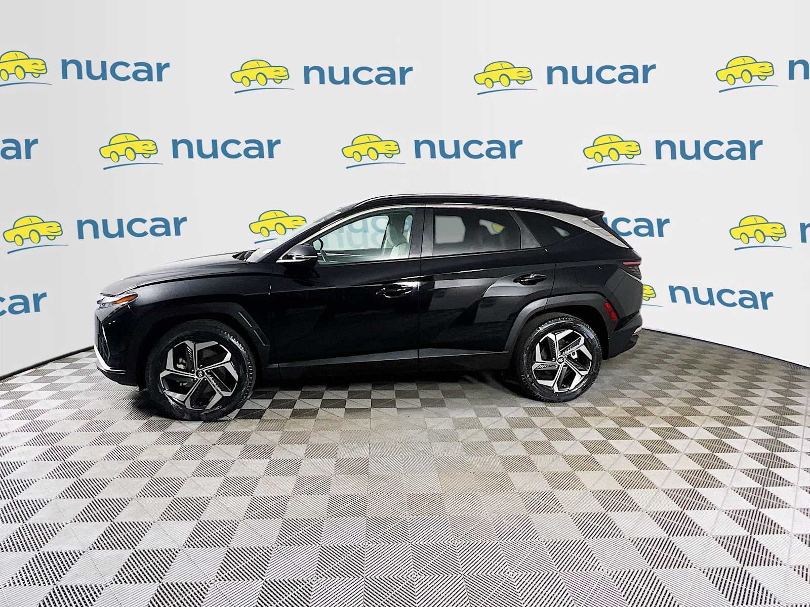 View vehicle photo 4