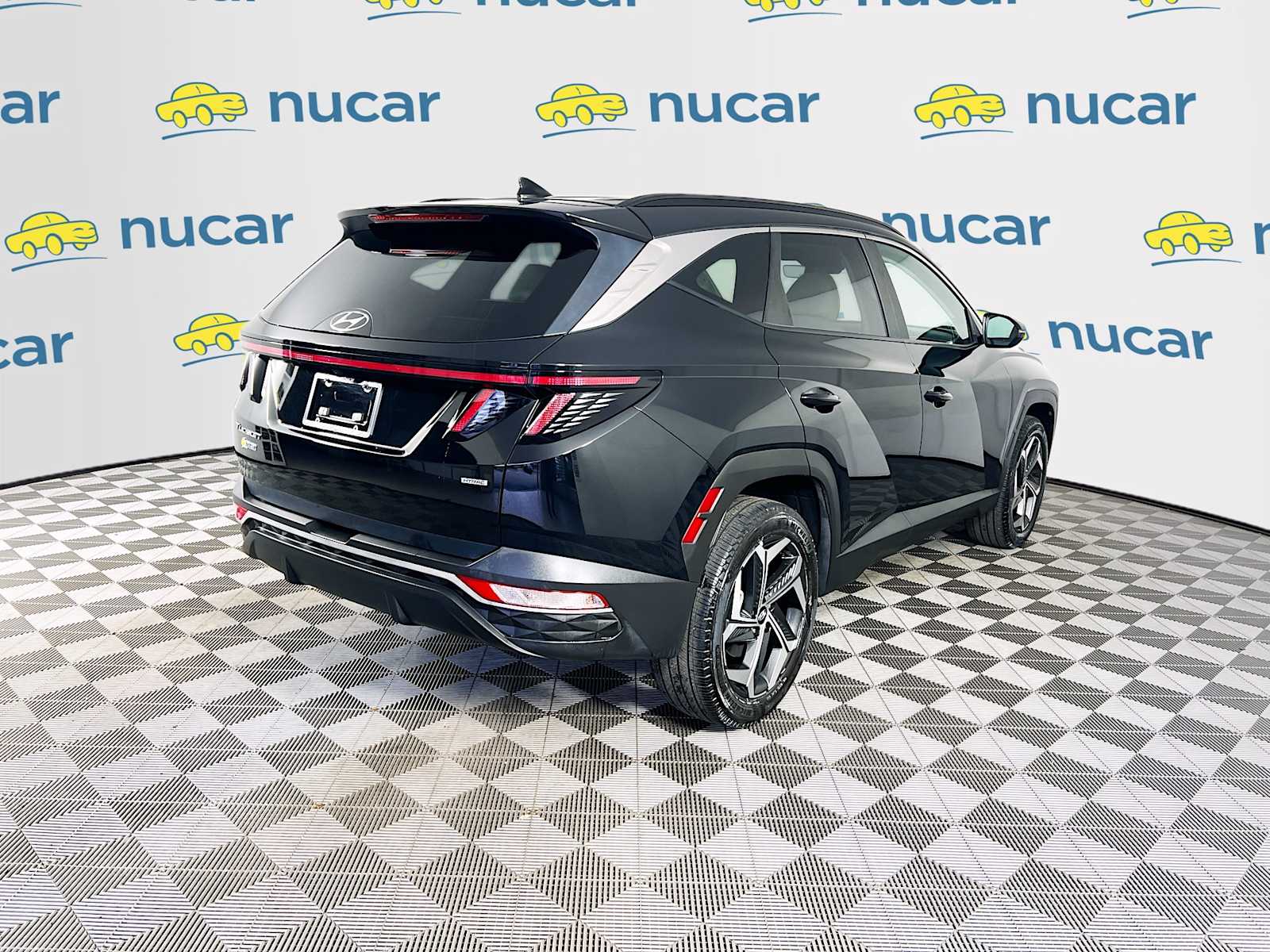 View vehicle photo 7