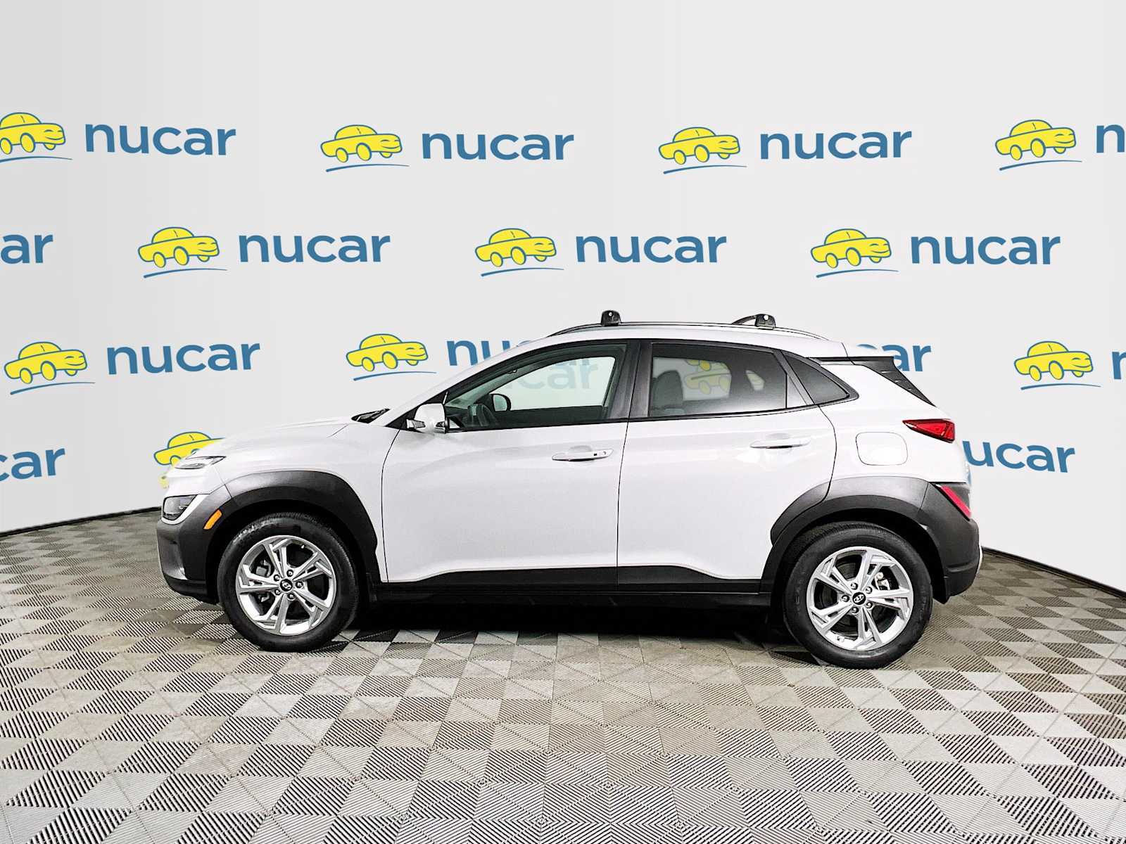 View vehicle photo 4