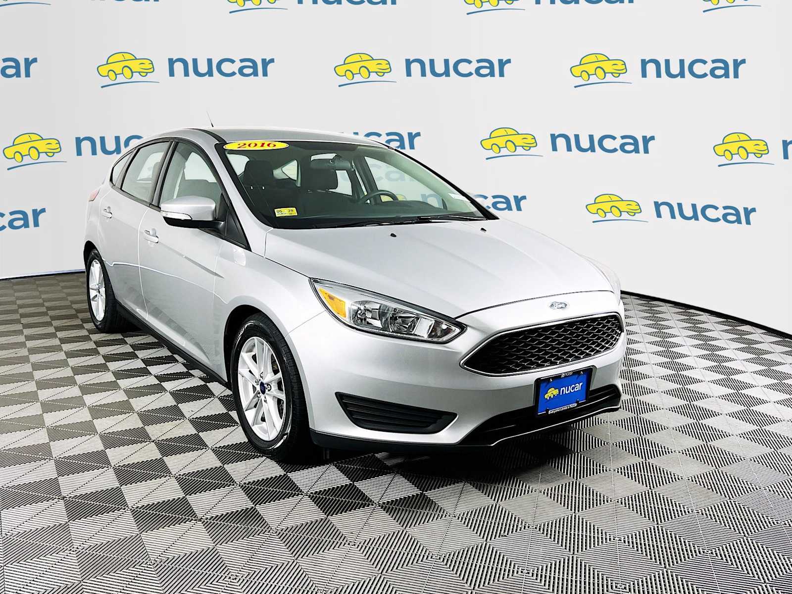 Ingot Silver 2016 Ford Focus SE Hatchback Hatchback Front-Wheel Drive 6-Speed Automatic