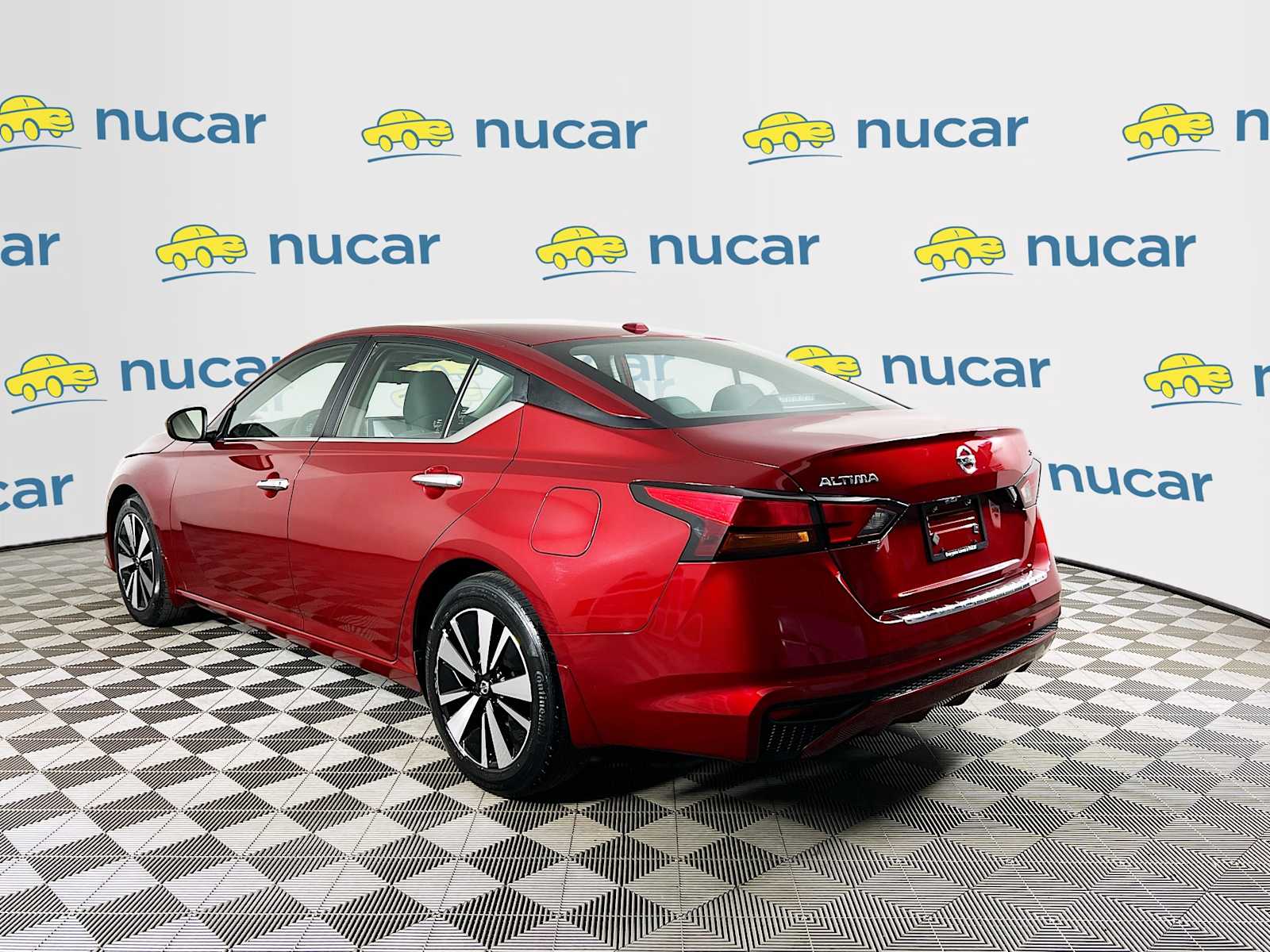 View vehicle photo 5