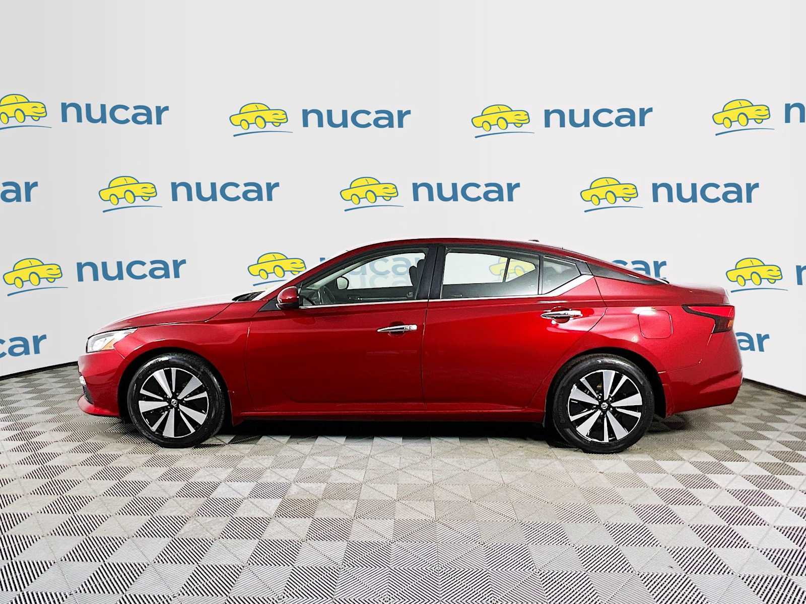 View vehicle photo 4