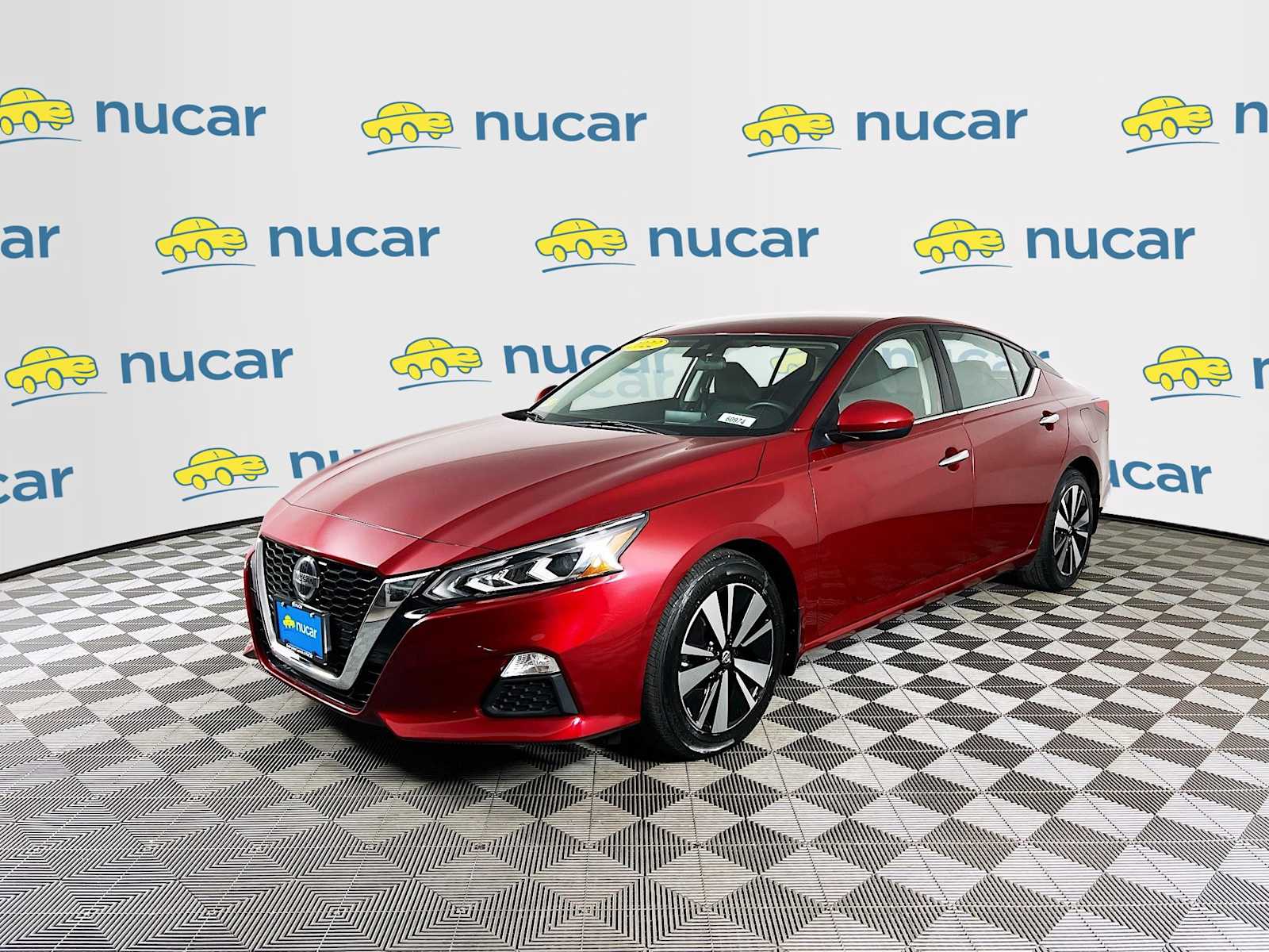 View vehicle photo 3