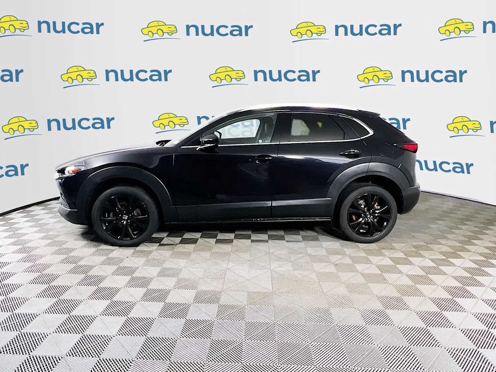 View vehicle photo 4