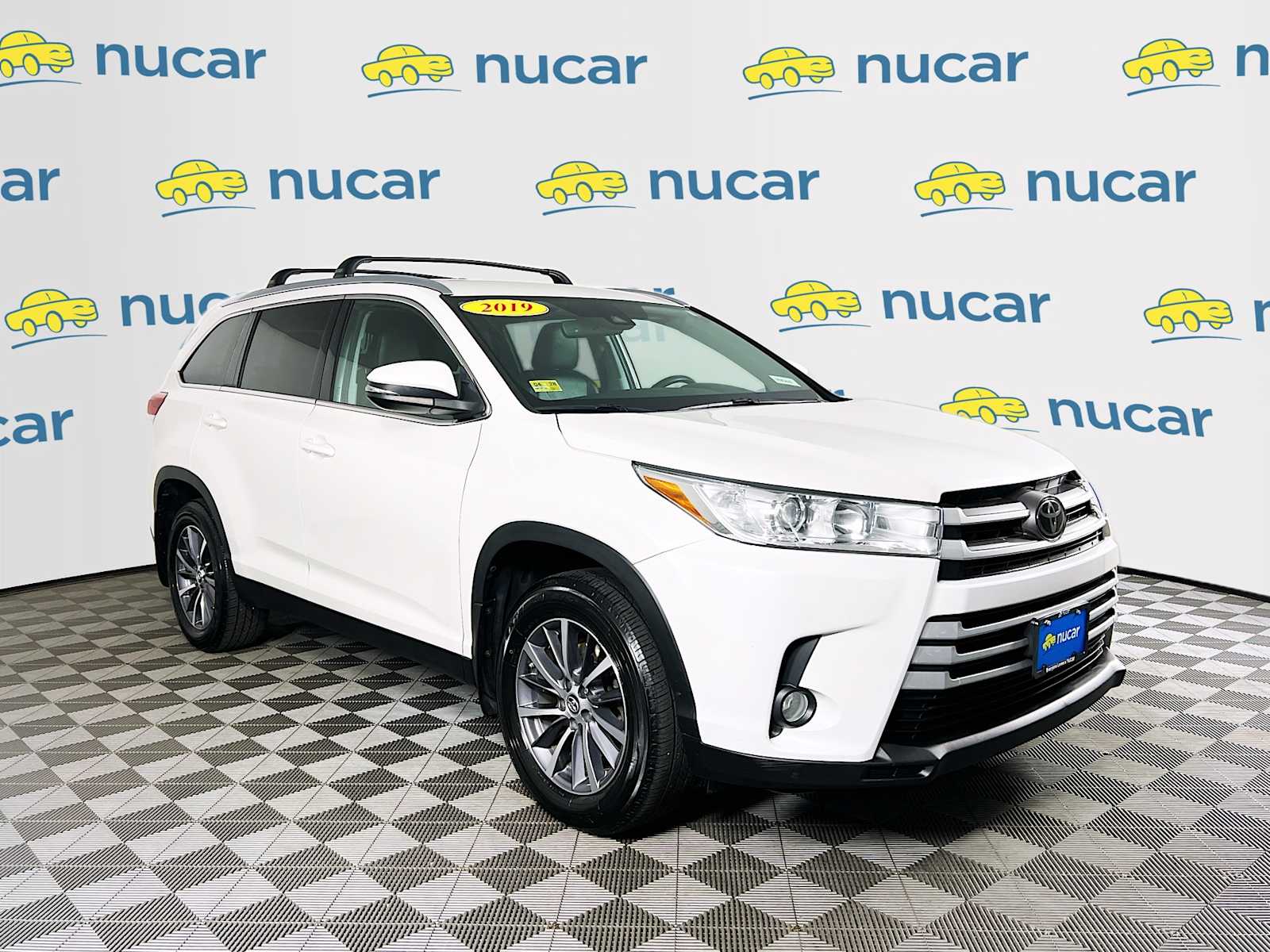 White (Blizzard Pearl) 2019 Toyota Highlander XLE AWD SUV / Crossover All-Wheel Drive 8-Speed Automatic