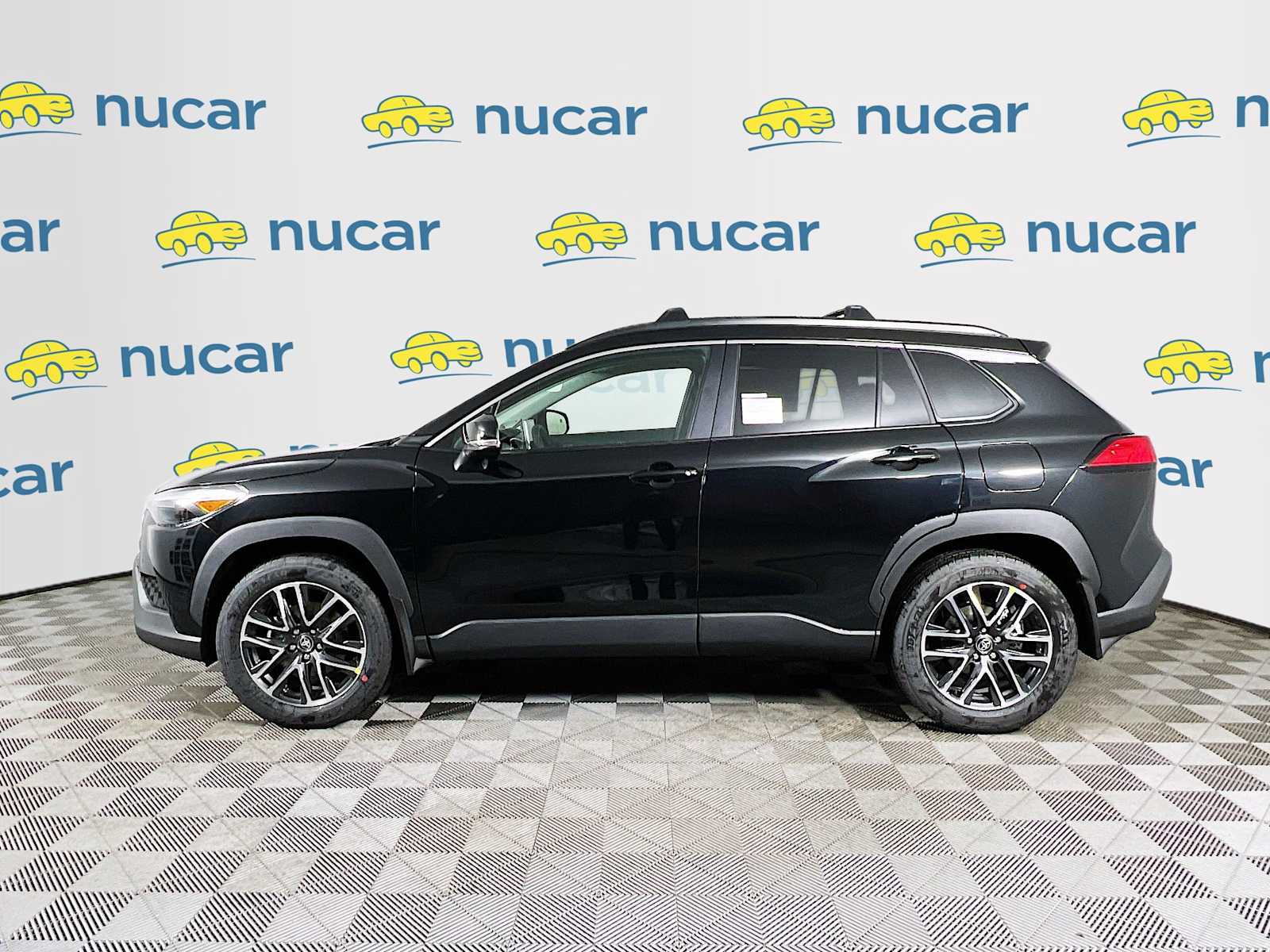 View vehicle photo 3