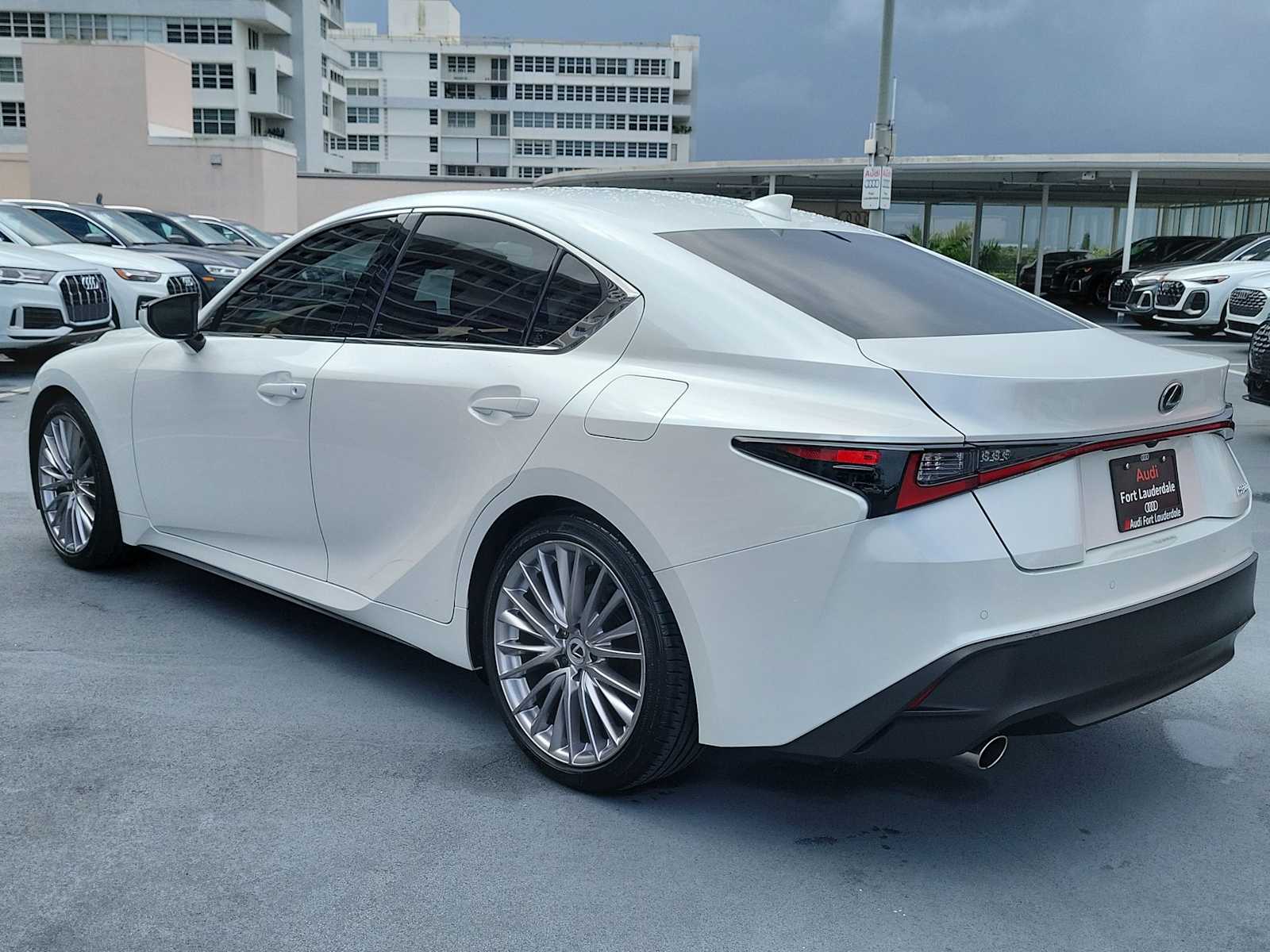 View vehicle photo 4