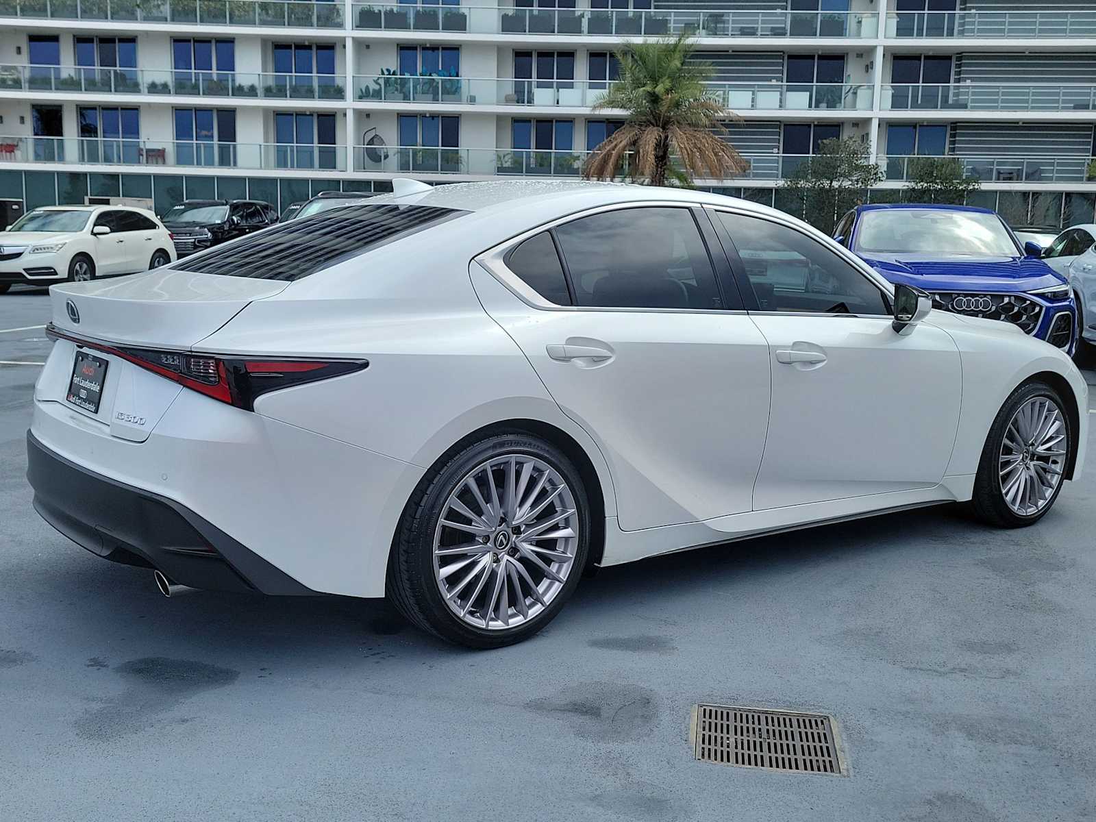 View vehicle photo 6