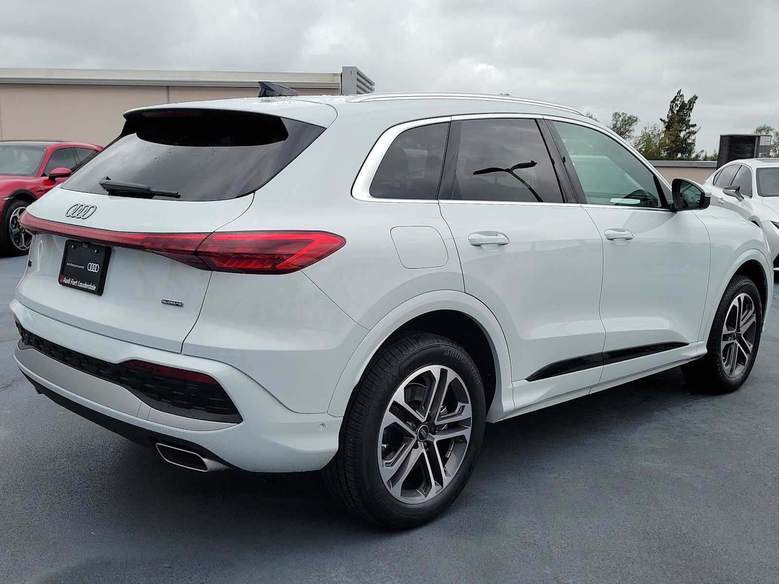 View vehicle photo 6