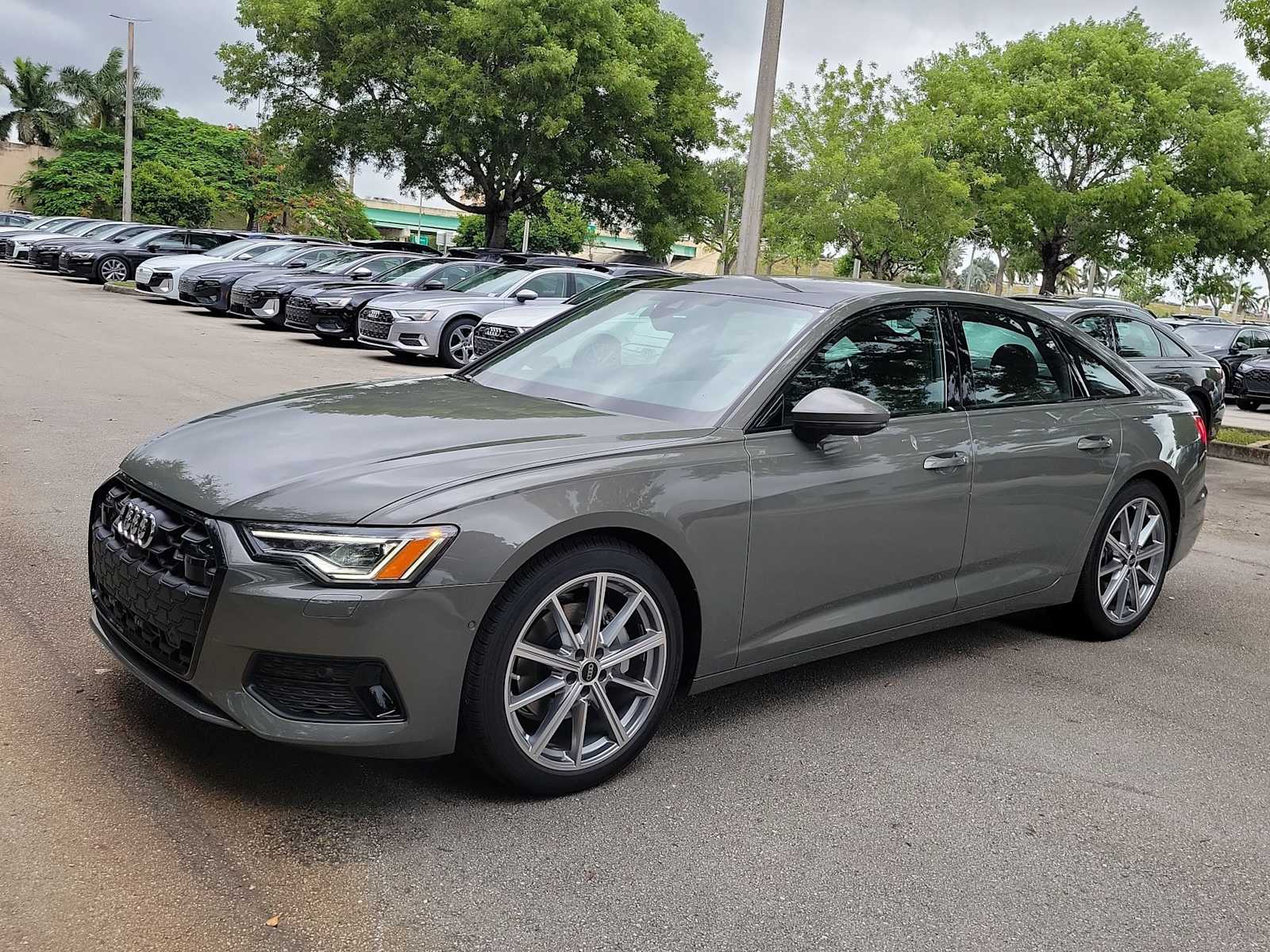 View vehicle photo 4