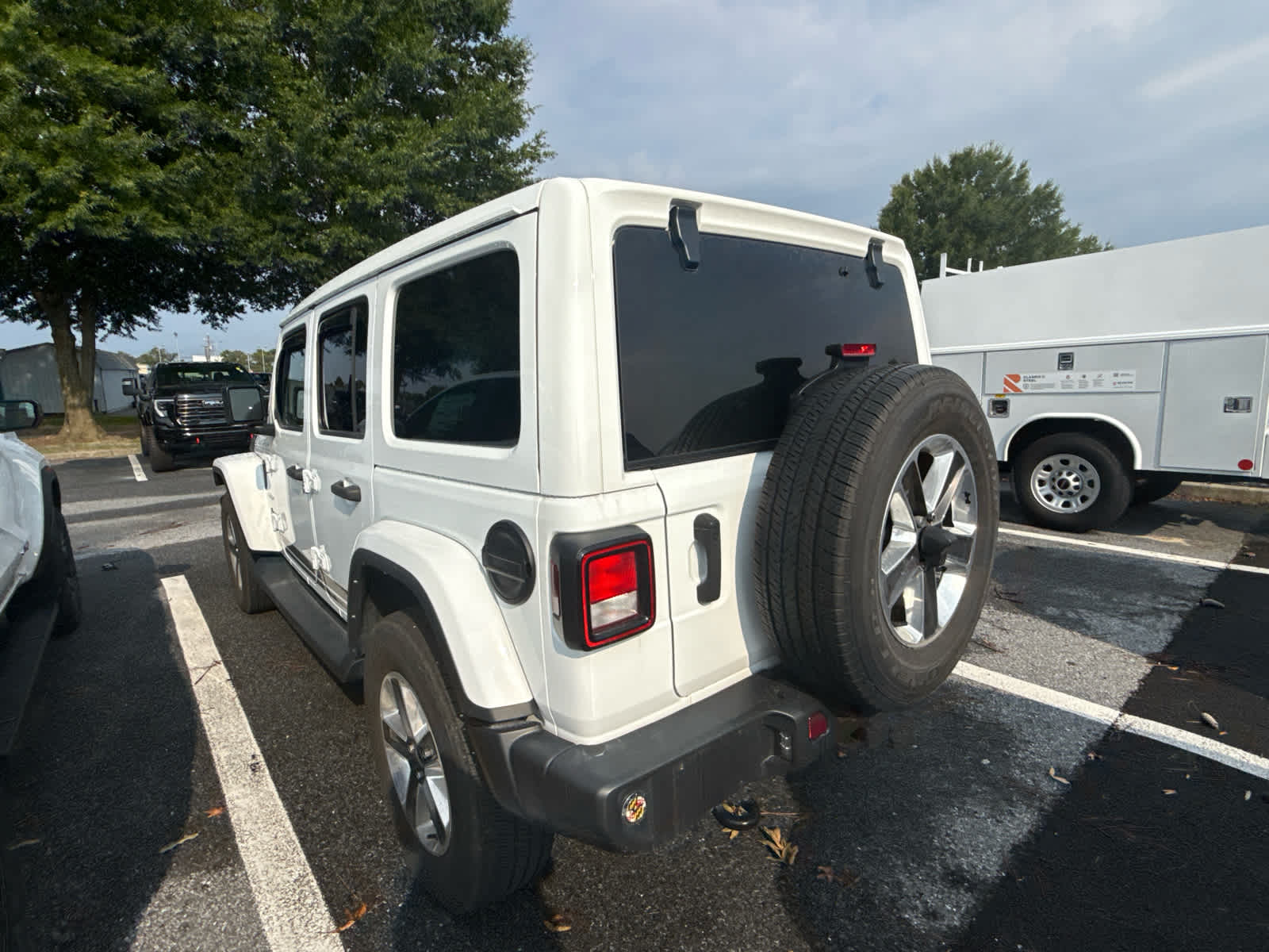 2023 Jeep Wrangler Sahara - Bright White Clearcoat exterior view 5