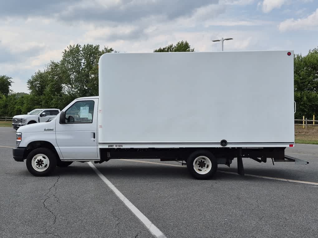 2019 Ford E-Series Cutaway - Oxford White exterior view 5