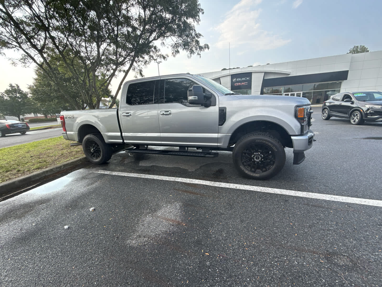 2020 Ford Super Duty F-250 Pickup LARIAT - Iconic Silver exterior view 4