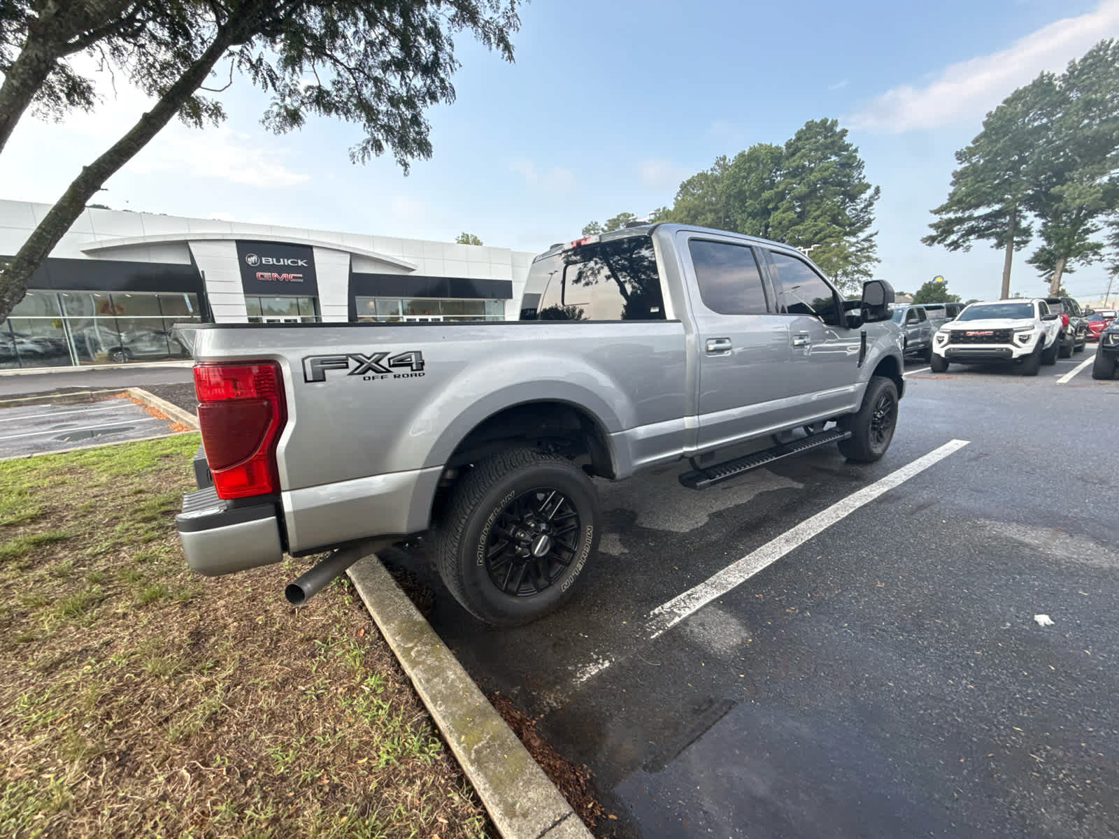 2020 Ford Super Duty F-250 Pickup LARIAT - Iconic Silver exterior view 5